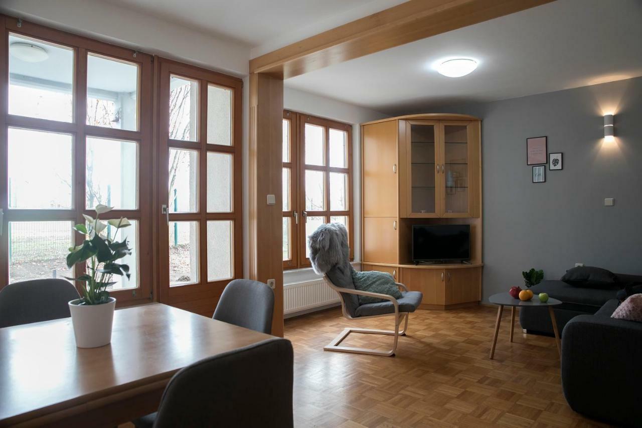 Apartma Spelca Banovci Eksteriør billede