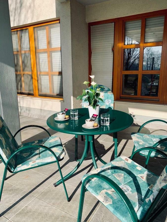 Apartma Spelca Banovci Eksteriør billede